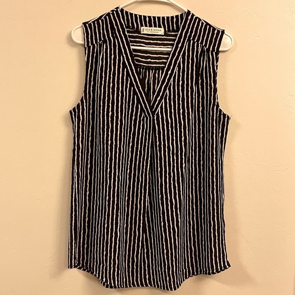 EUC Jon & Anna Contemporary Sleeveless Blouse-L